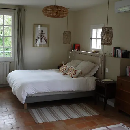Maison Avec Jardin 1,5 Hectare Cloture Et Piscine Chauffee - 9 Couchages Holiday home Creyssensac-et-Pissot